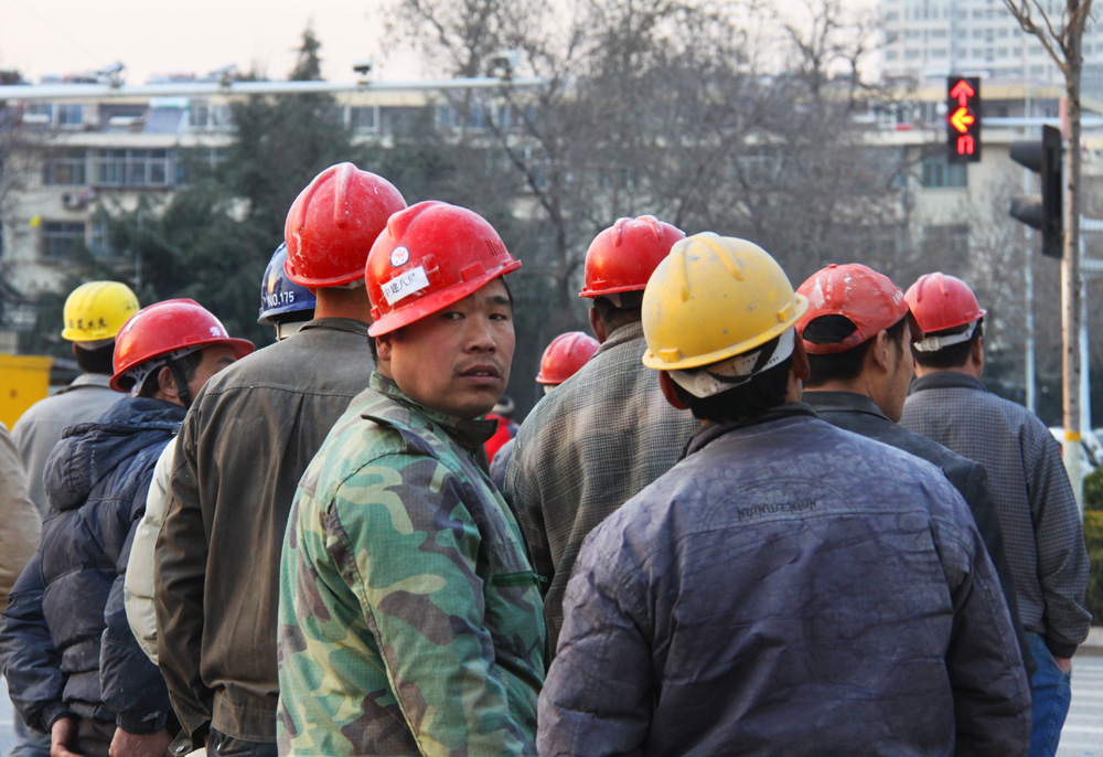 工人|为什么诚实劳动的人逐渐沦为社会中的失败者, 投机者反而成了英雄