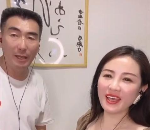 李玉成|李玉成忙于和小老婆调情,让马玉琴吃生茄子,网友:懒得演戏了?
