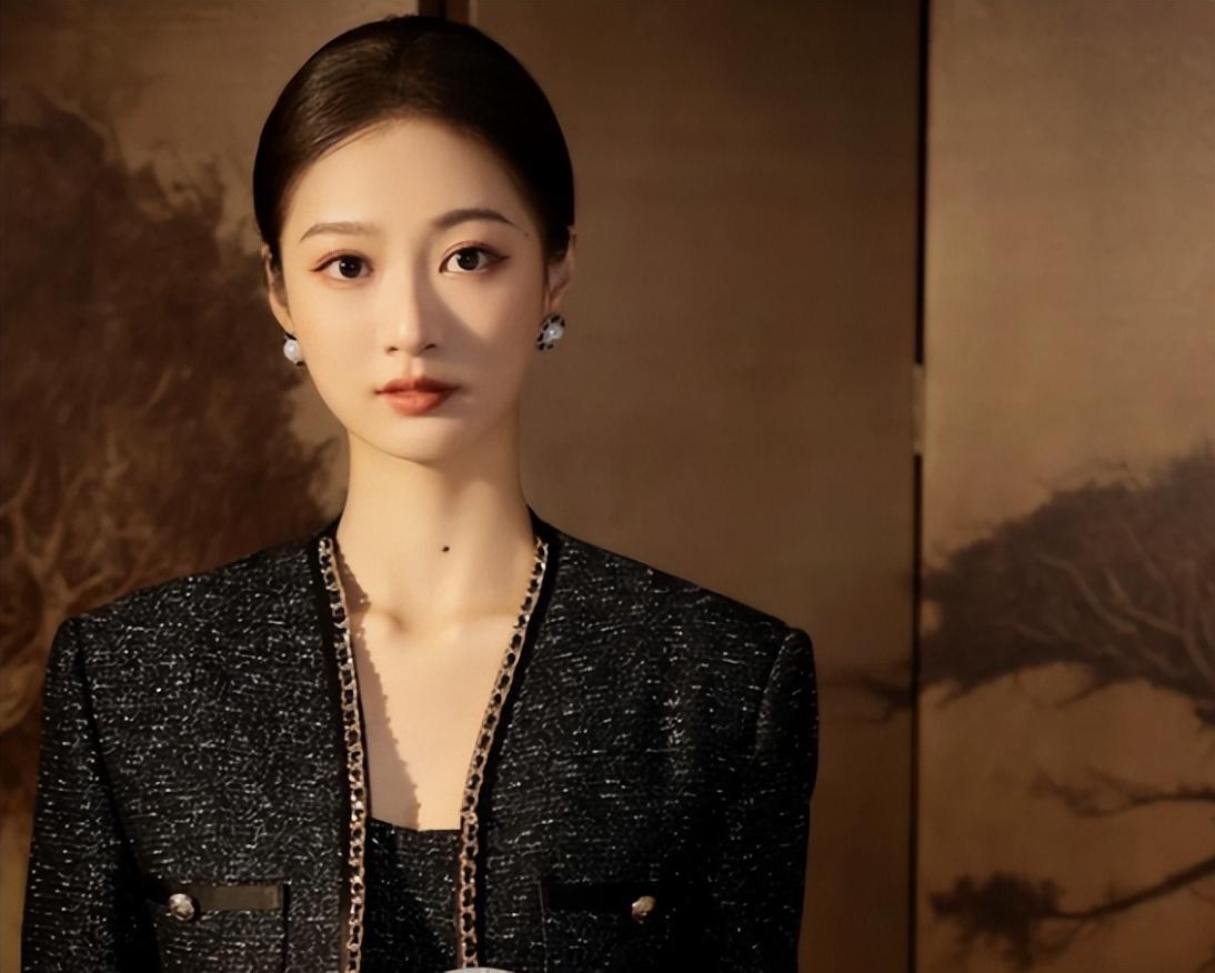 校花|中传冯琳成功升级为复旦“校花”，气质更成熟，让多少人羡慕嫉妒