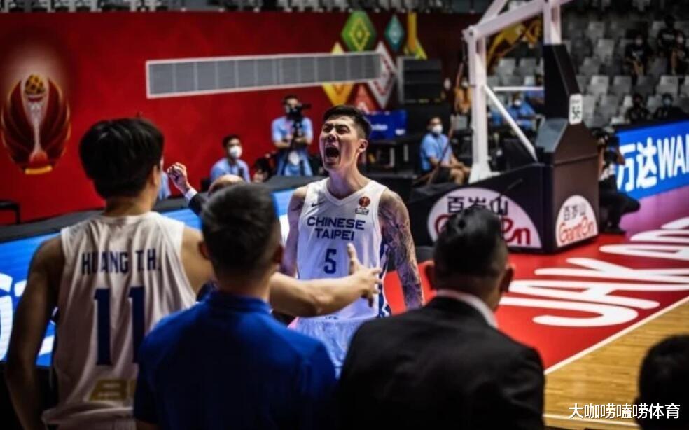 刘铮|CBA名将分手!明星女友美艳+肤白貌美,交往仅1月,女方哭着挽留