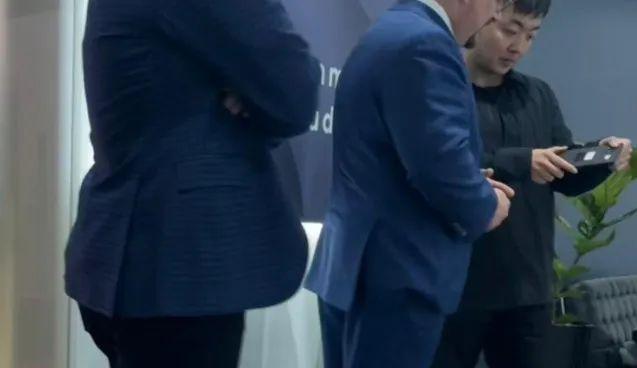 索尼|新机：墨绿色iPhone13；Noting透明手机；小米12Ultra延期发布