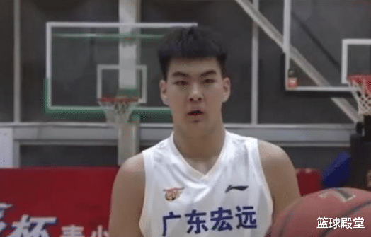广东省|阿日可能真要被弃了！广东天赋内线高又壮+内外兼备，未来可期！