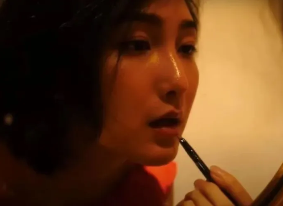 全国道德模范|刘霆：背母上学成全国道德模范，然而，他为什么要变性？