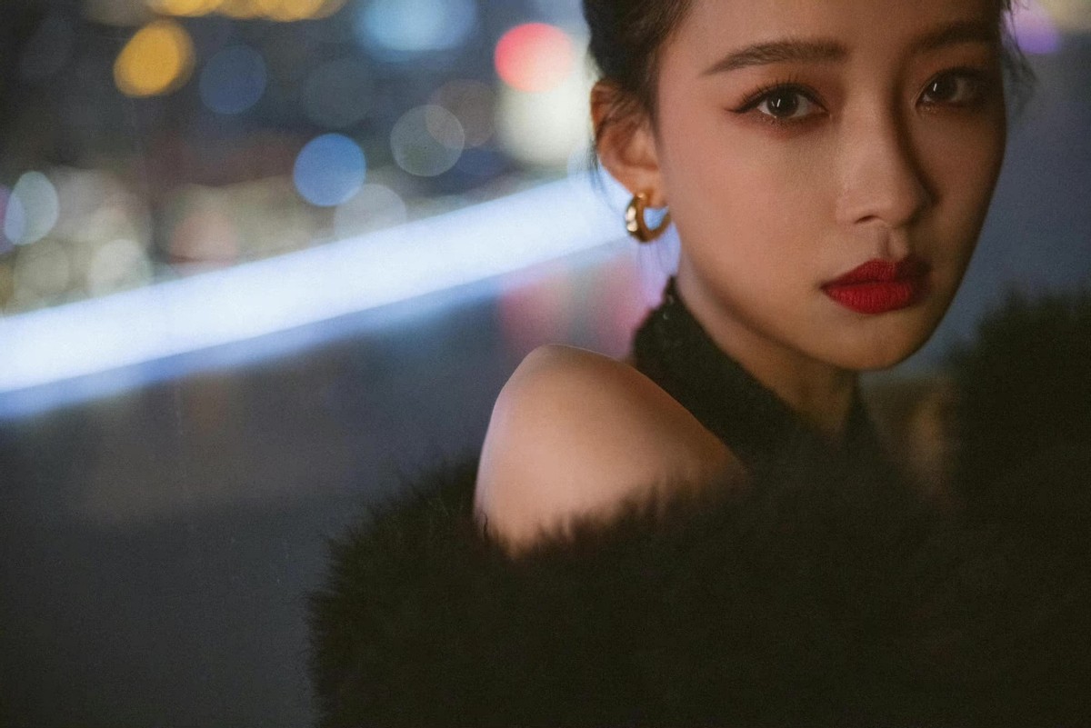 孙怡|?离婚后的姐姐太漂亮！孙怡红毯首秀大爆火，穿玫瑰红长裙造型封神