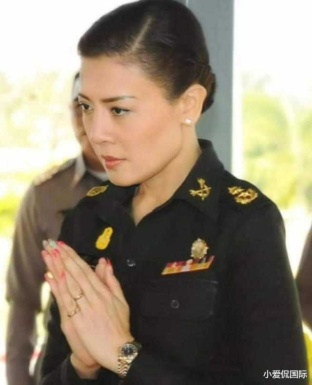 西拉米|让人心酸，拉玛十世与西拉米的贺卡更像一家人，素缇达和她差太远