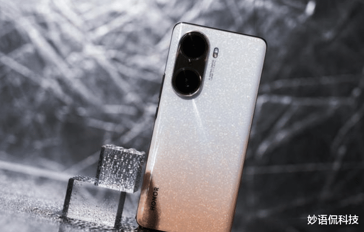 一加科技|荣耀70遭曝光：全面屏+天玑8100+100W，有性能还有颜值
