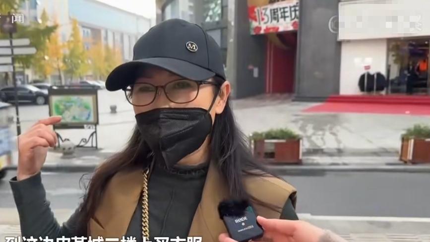 女子花2159元买羊毛大衣，收货发现一件大衣4个价，女子：买了一肚子气