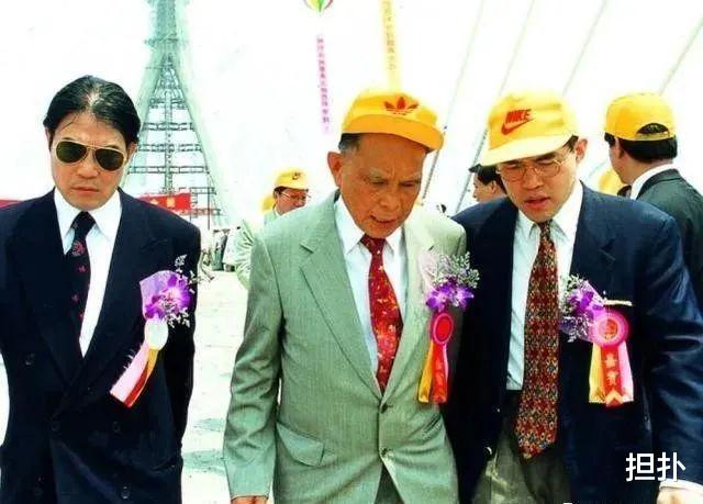 霍启山|章子怡跟霍启山分手，许多人认为太傻了，如今霍家可能还没她有钱