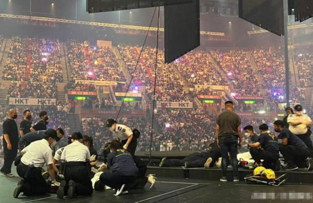 香港体育馆|香港红馆演唱会出事故！两艺人被巨屏砸伤进ICU，现场细节曝光