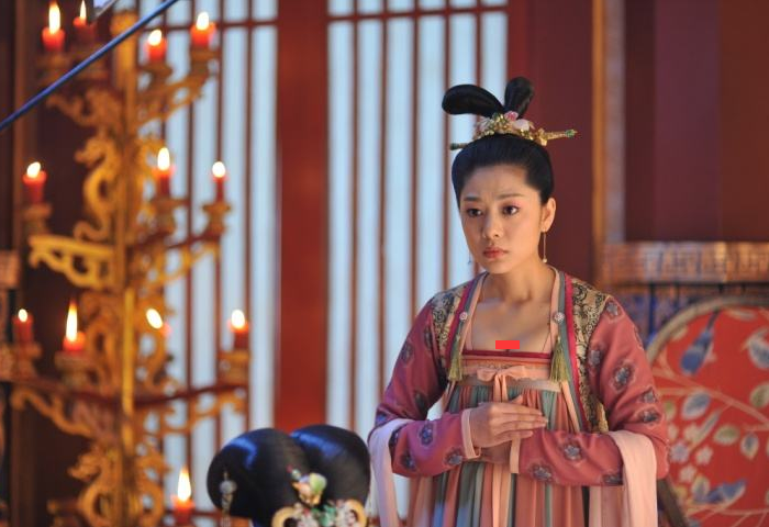 高圆圆|43岁高圆圆出席活动，与王真儿同框比美，相差9岁看不出年龄差