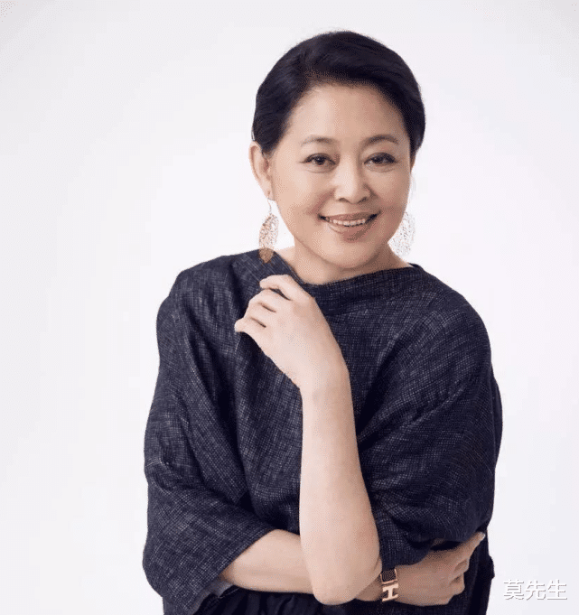 倪萍|倪萍三婚不算多,刘晓庆58岁等来四婚,她结婚8次仍旧不幸福