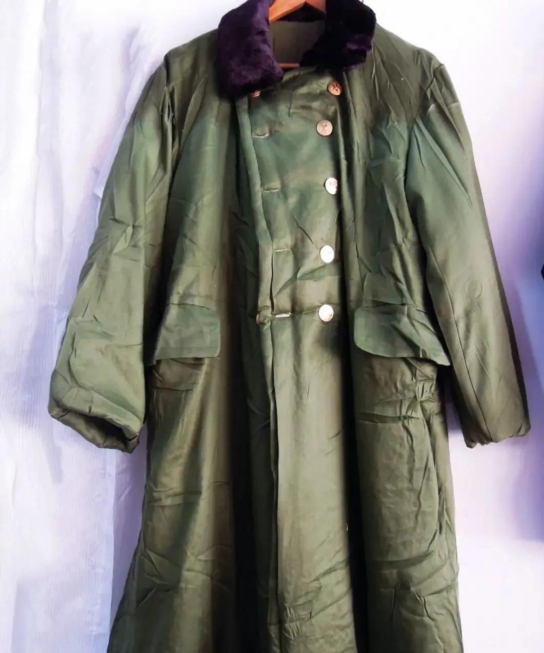 中国人|2011年他跟朋友借30块钱买下一件军大衣，6年后拍出51.8万