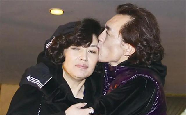 李咏|出轨的明星,应该多学学李咏的老婆,定期给公婆打钱,且永不改嫁