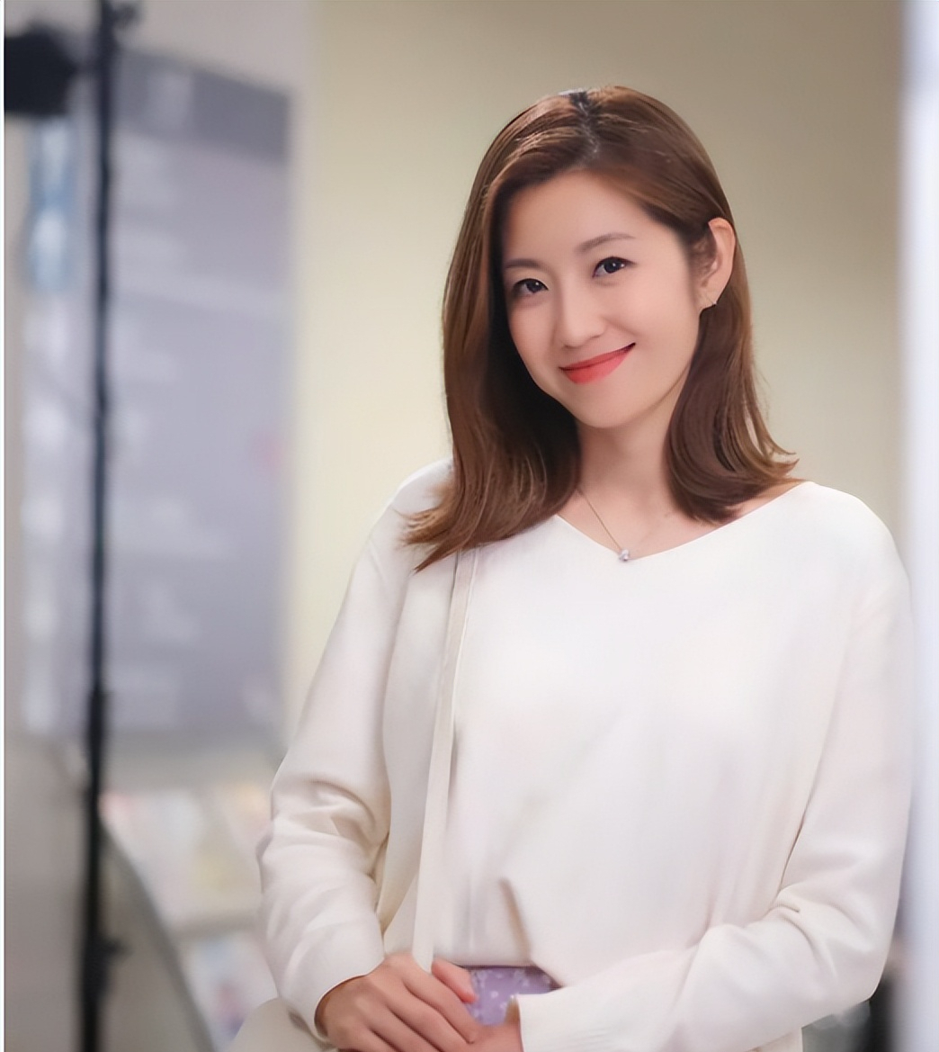 陈自瑶|TVB花旦陈自瑶大晒性感沙滩照，网友赞少女感十足