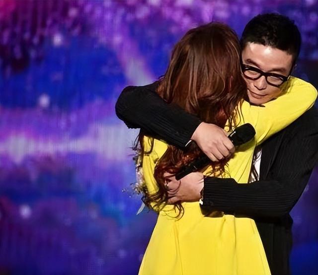 春晚|被冯轲迷得神魂颠倒,终被骗走6亿身家的张靓颖,如今可曾后悔过?