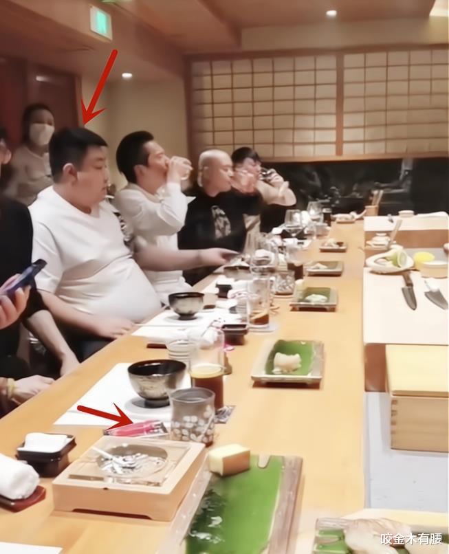 向太|向太首场带货大获成功，向华强带团队吃日料庆功，主动敬酒没架子