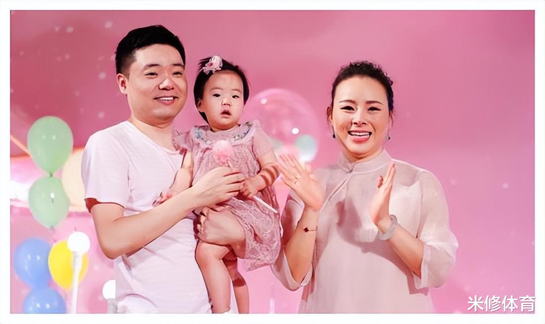 世锦赛|丁俊晖35岁生日女儿送礼物，妻子好幸福！他已做好世锦赛夺冠准备