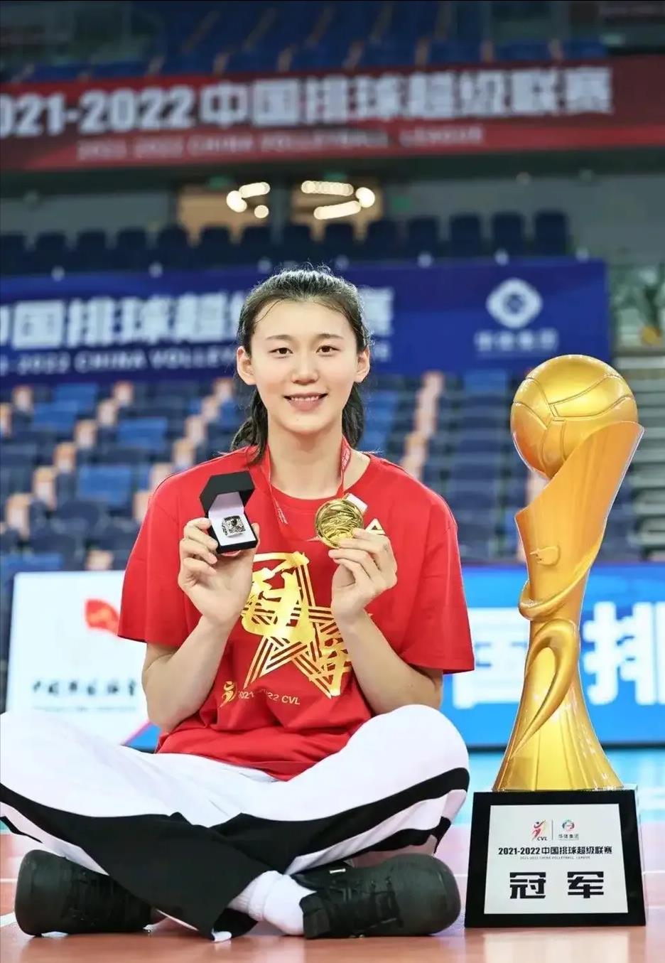 灰熊队|中国女排主攻组老中青结合，王云蕗优点突出，王逸凡值得期待