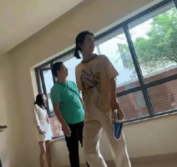 谢娜|谢娜夫妇跳单事件真相,房子是从其他中介处买,中介费省下300万