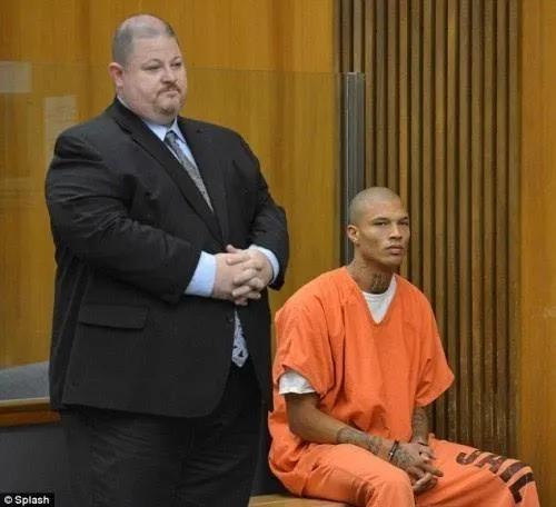 囚犯|因一张入狱照大火，从囚犯摇身变成时尚男模，女友是亿万富豪之女