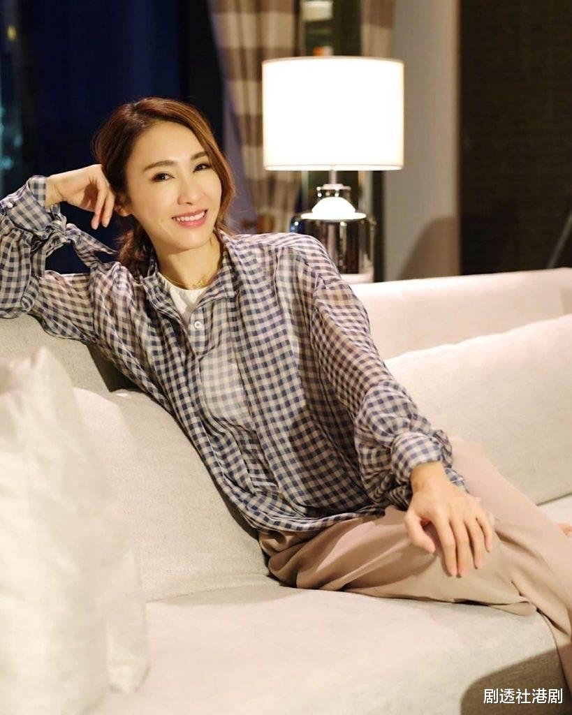 黎姿|罕见晒夫妻合照！50岁黎姿喜迎结婚13周年，大十几岁老公难得出镜