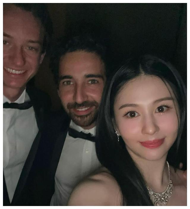 沈月|香港知名星二代晒完美身材,积极融入名流圈后,现状如何?