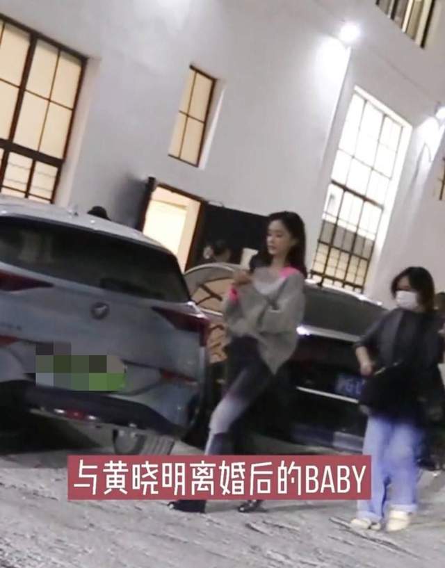 小海绵|Angelababy带小海绵出门买衣服被偶遇，打扮低调难掩出众气质