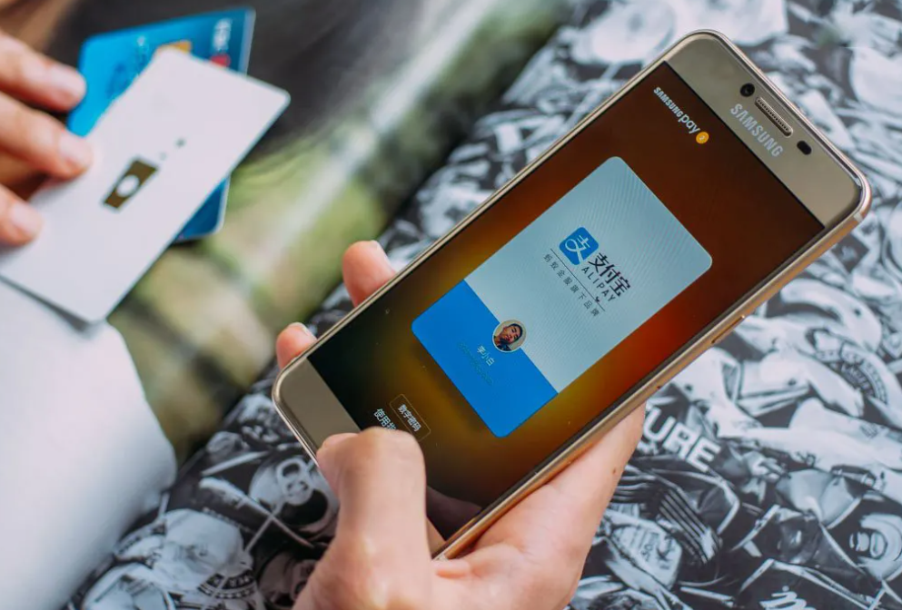 伊隆·马斯克|反映手机卡的，不妨重置手机，你会收到意想不到的效果的！