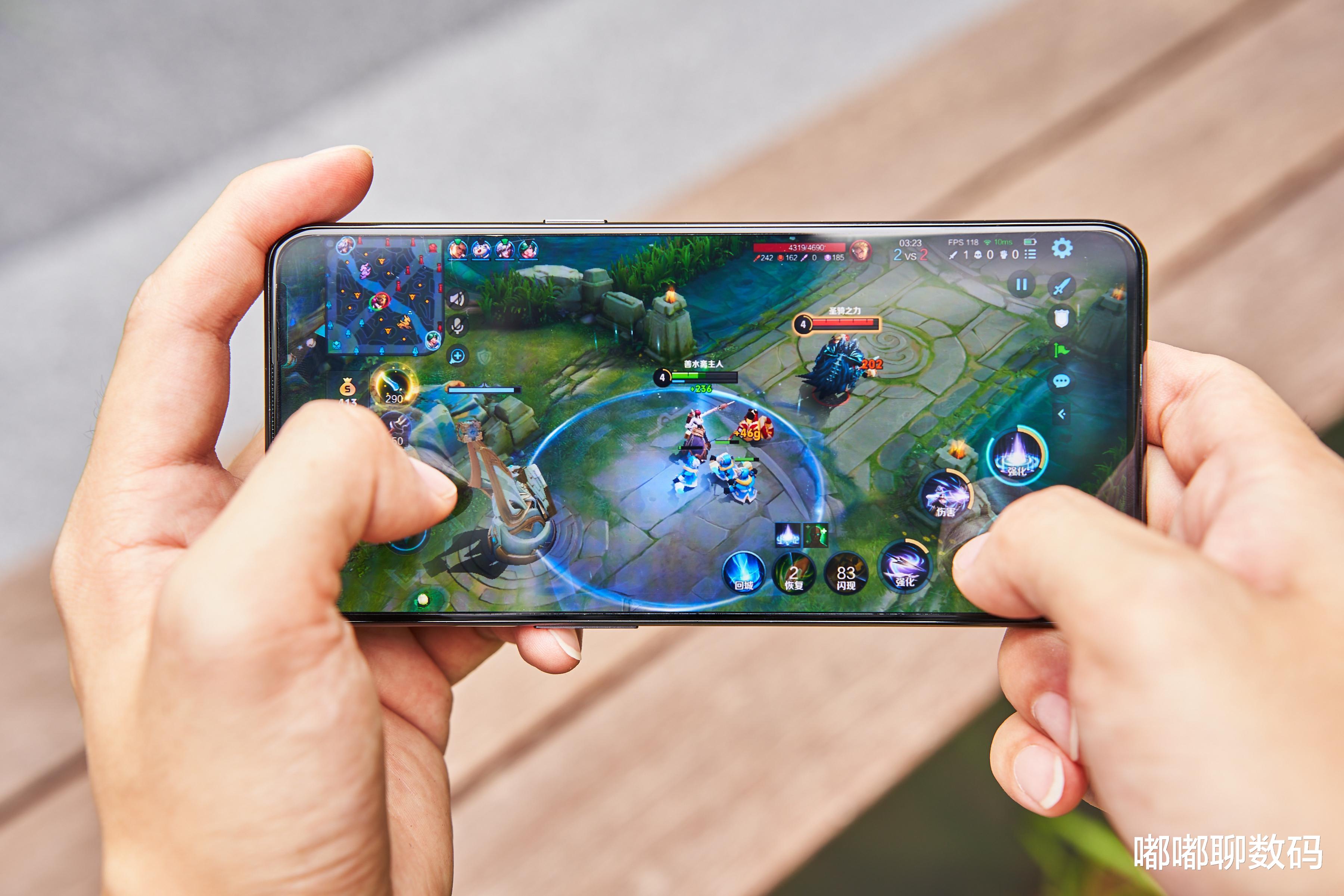 英伟达|折叠屏手机又火了!三款新品齐聚,但是真的能当主力机吗?