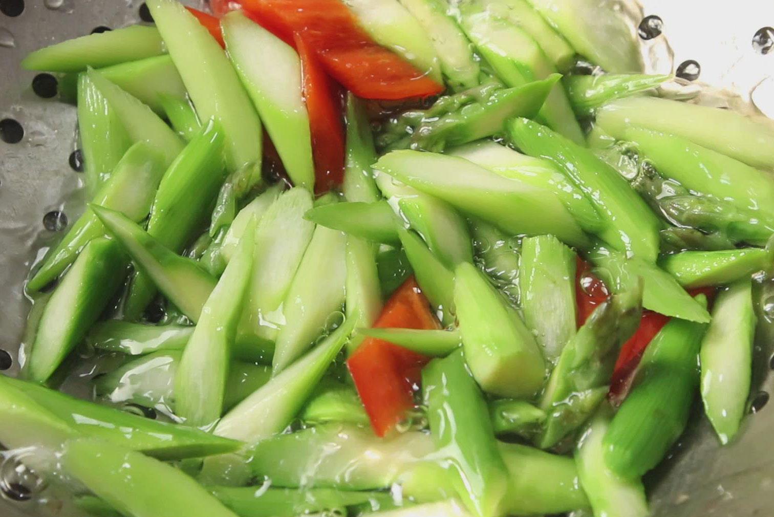 建议中老年人:生活别太节俭,多吃5种“高蛋白”食物,身体好