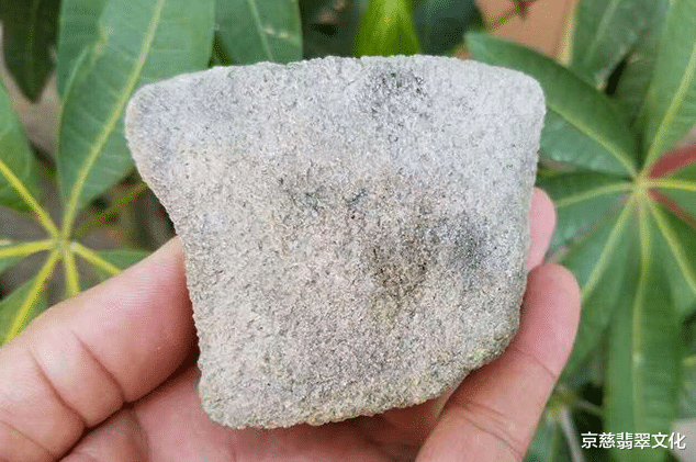 小姐姐|小姐姐1000捡漏的莫西沙料子，不曾想一刀切开起货，竟翻了好几十倍