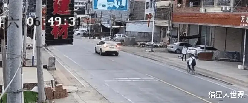 特斯拉车司机完全可以在无人区域自己逼停已经失控的车辆