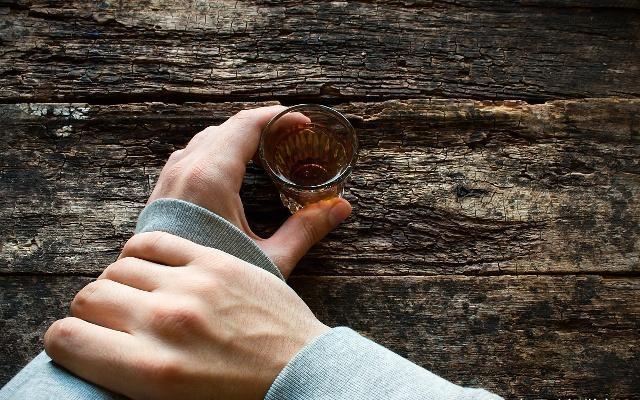 高血压|喝酒的人坚持一个月不碰“酒”，2大改观可能出现，看完或许想试试