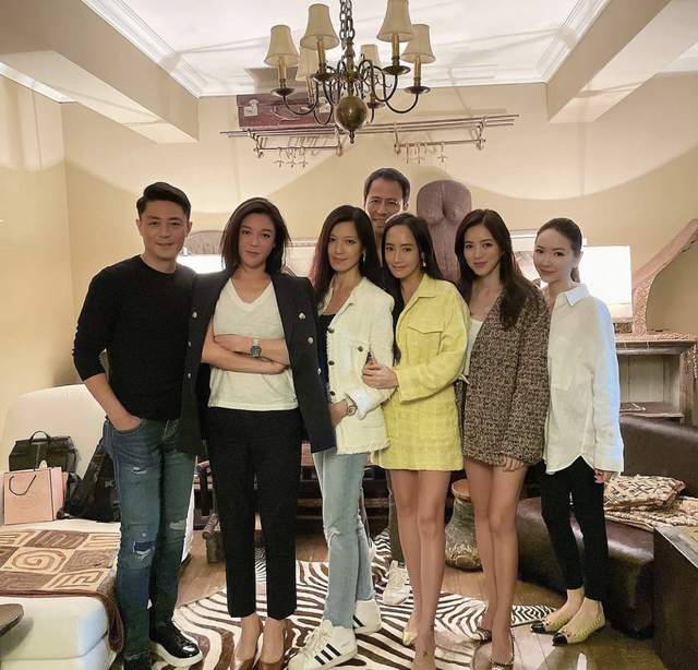 林熙蕾|47岁港剧女神退圈10年秀恩爱，总裁老公似工人，富士康老板娘露面