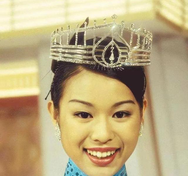 佟丽娅|8位明星的五官脸型，肖战有浓眉大眼，大S称自己是甩饼脸