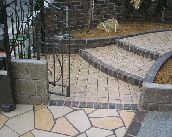 庭院别再铺地砖、水泥了!现在铺这种才好看,房子还升值,贼省钱