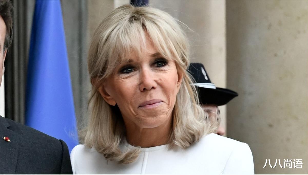 瘦身 布里吉特,一身黑白撞色裙美得恰到好处,69岁时找准发型变得年轻