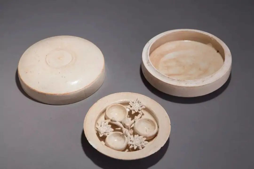 明星 胡茬红唇，救命，代言化妆品的男明星太吓人了