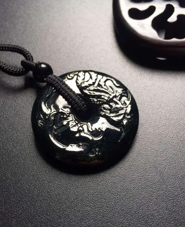 翡翠|男士佩戴翡翠的寓意,这几款翡翠彰显身份不失奢华!