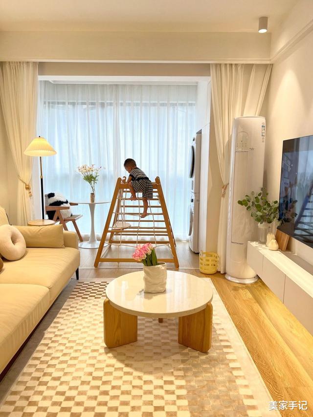 广东一女生晒出自家89㎡新房内部照走红:不豪华,却是很多家庭的榜样