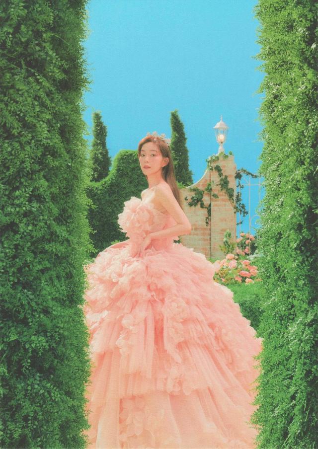 卡戴珊|24岁大龄出道，32岁仍是韩国女团神颜榜首，她配吗？太配了！