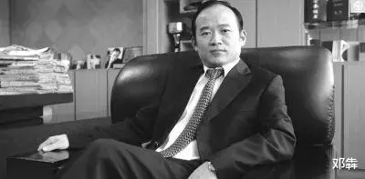 他,坐拥百亿身家,亲哥借钱却一毛不拔,家人重病也视而不见