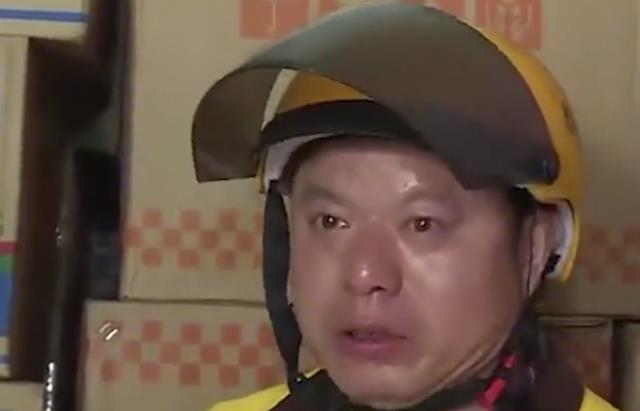 外卖大哥忙于奔波,怀疑妻子不安分守己,妻子:只出去发泄过一次