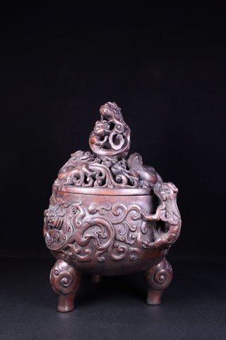 沉香木|旧藏：老沉香木雕九螭香薰炉。