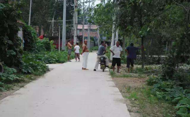 当街杀害女友,男子伪装多年终暴露,警方:指纹是破案线索