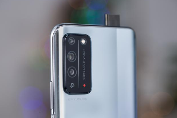 微商|荣耀x10无奈离场，麒麟820现在还值得入手吗？