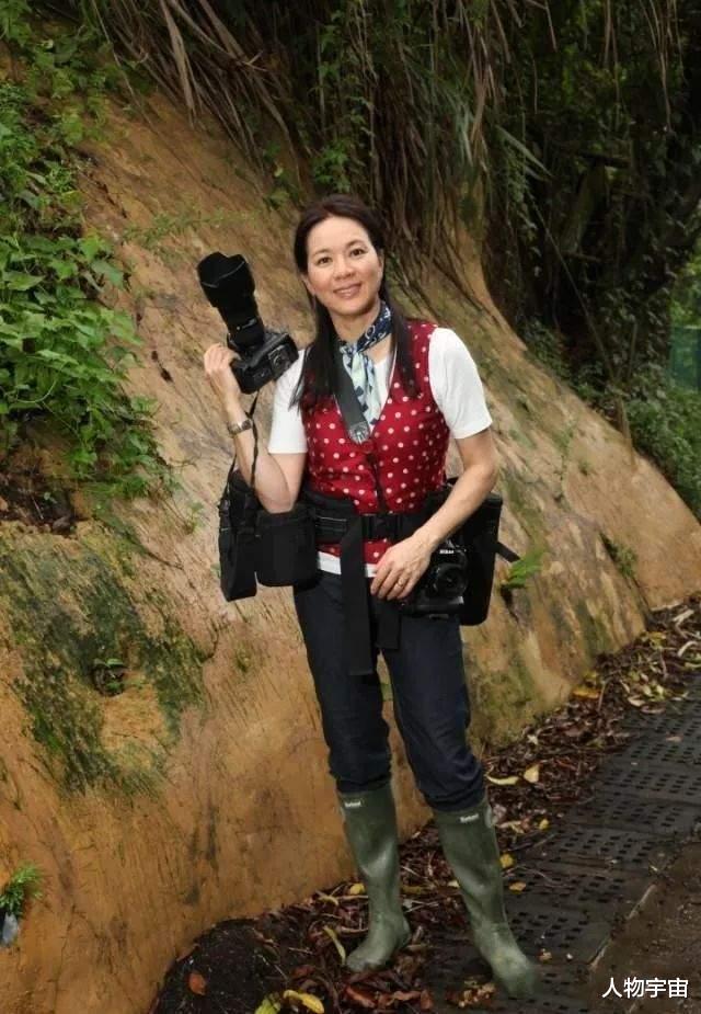 郑文雅|她是才貌双绝的港姐冠军,不生孩子不做饭,还享尽富豪老公的独宠