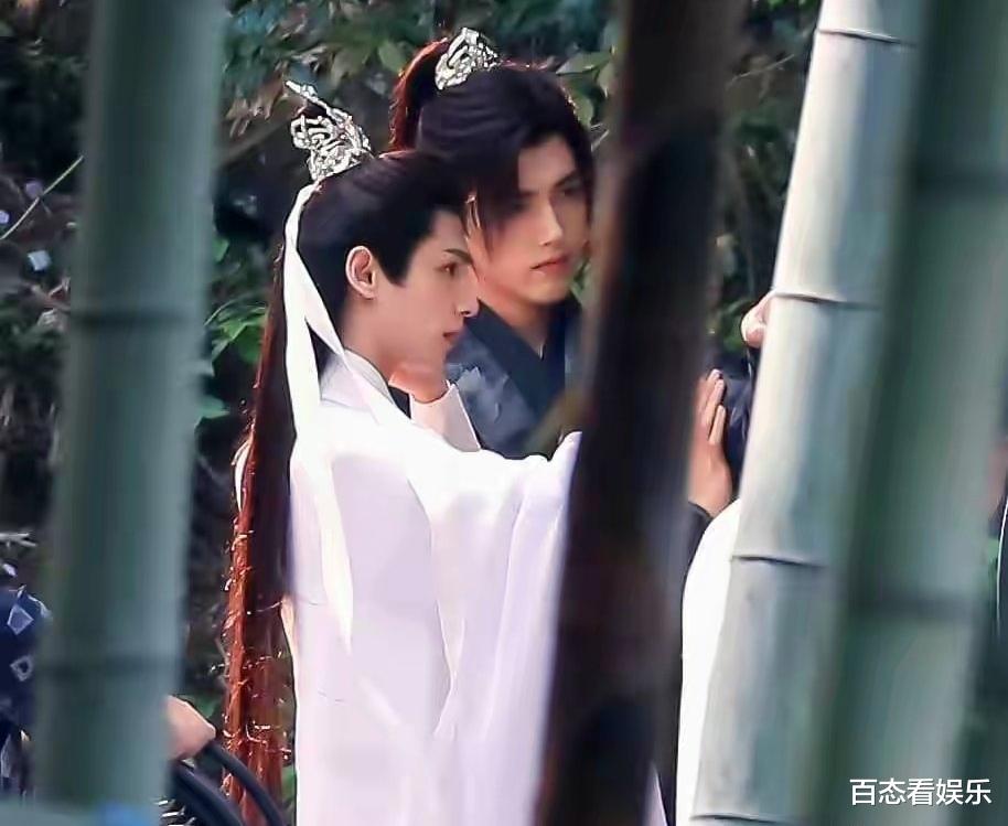 皓衣行|“皓衣行”成亲很绝？接吻、搂腰、拥抱的《上瘾》更绝！罗云熙不如黄景瑜