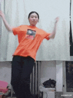 “老鼠贴贴到的,这玩意是啥,不是珍稀物种吧,”谁知道