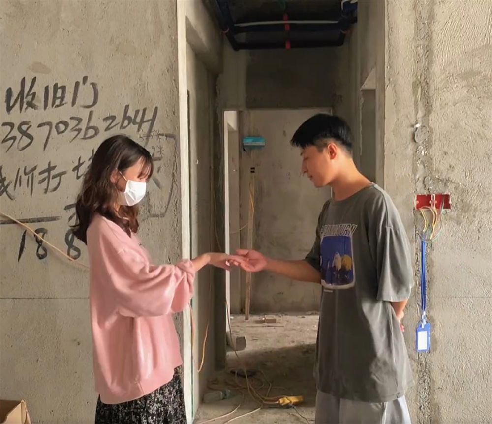 90后小夫妻买下婚房,亲自设计两室一厅毛坯房,装修前后差别太大